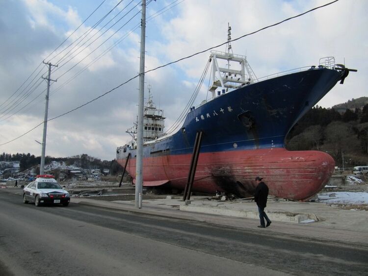 Кесеннума.Судно вблизи. Более 100 метров от уреза воды.